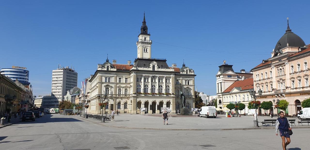 Theatre Square Apartments Novi Sad Luaran gambar