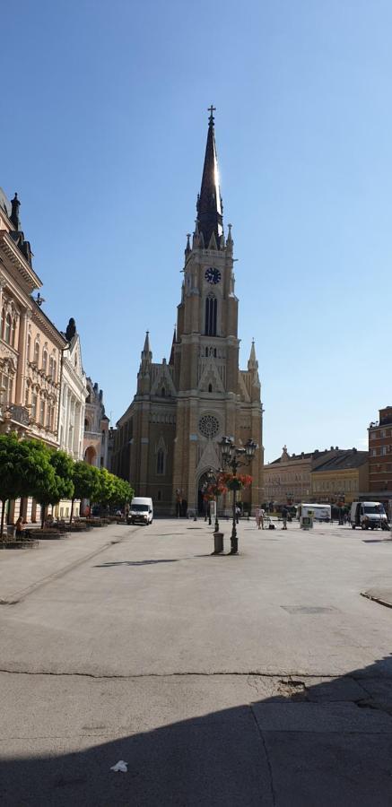 Theatre Square Apartments Novi Sad Luaran gambar