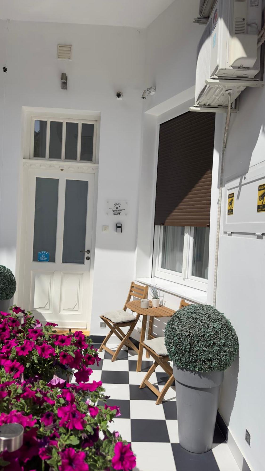Theatre Square Apartments Novi Sad Luaran gambar